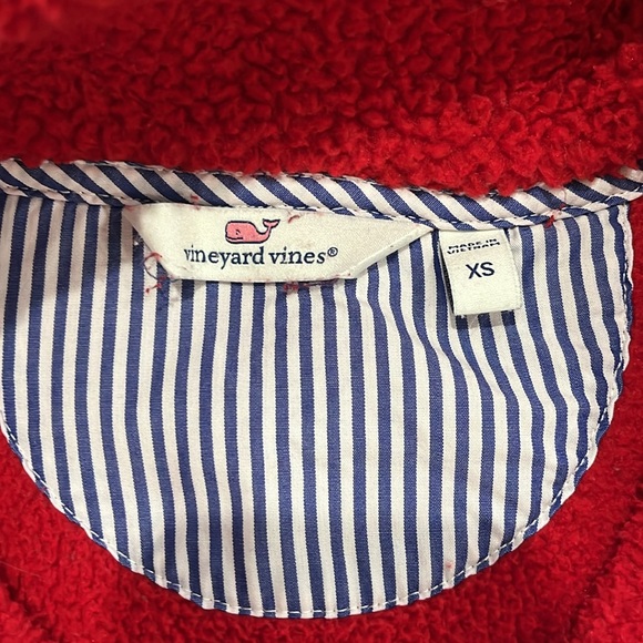 Red Vineyard fleece top. - Picture 2 of 3